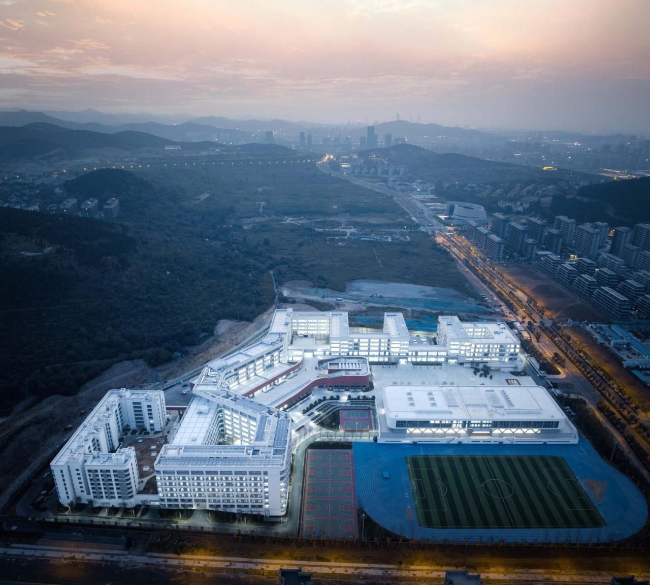 BIM建筑|济南历城二中彩石校区 / 同圆设计