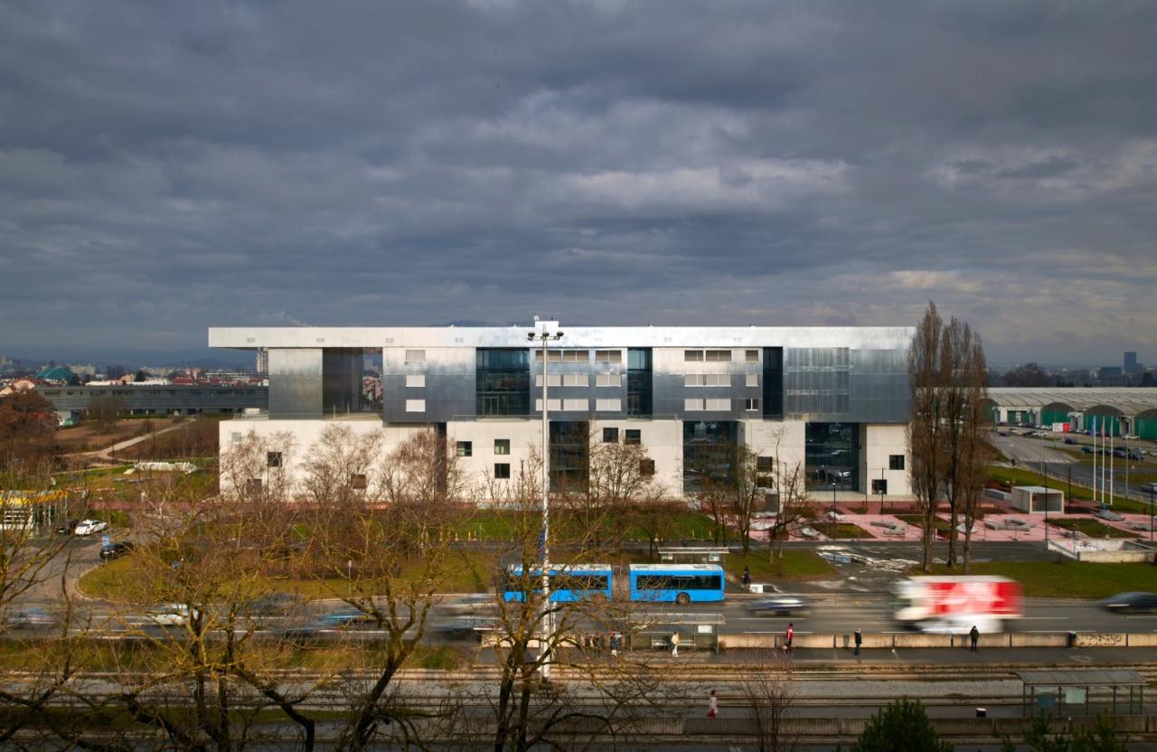 BIM建筑|东南欧创业孵化中心 / SZA d.o.o