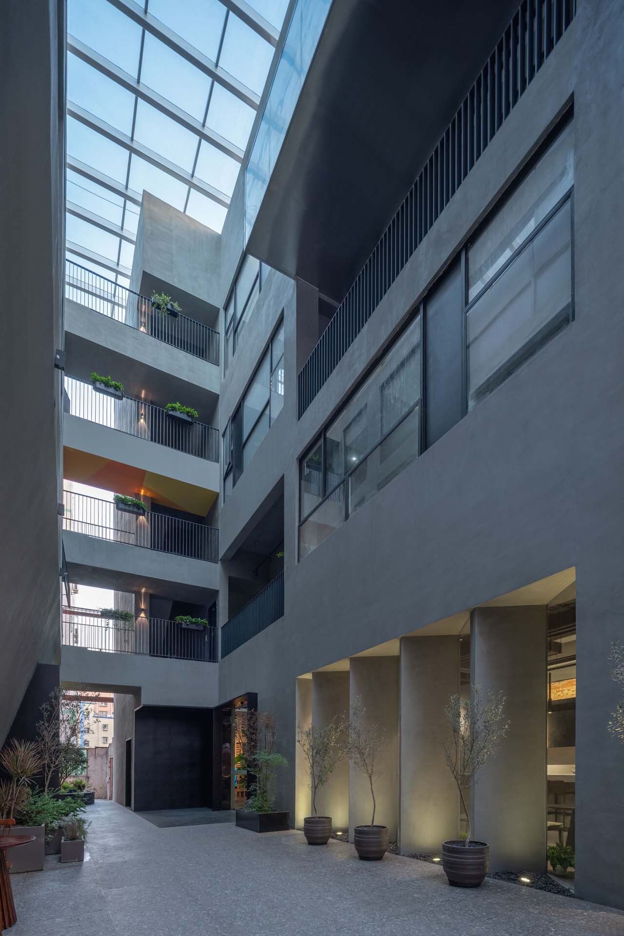 BIM建筑|东财工业区7#8#楼改造 / 深圳对角线建筑设计