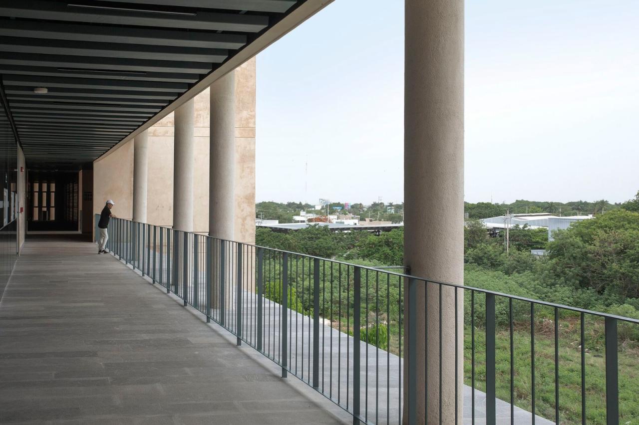 BIM建筑|梅里达银行与商业学校 / IUA Ignacio Urquiza Arquitectos