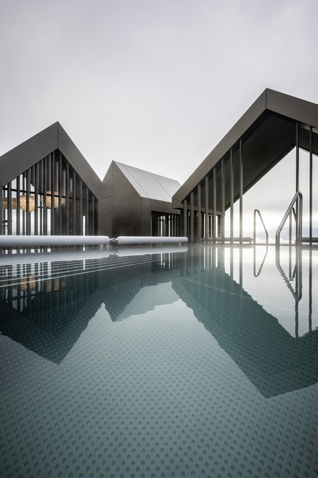 BIM建筑|“倒挂”建筑，Hubertus 酒店扩建 / noa*