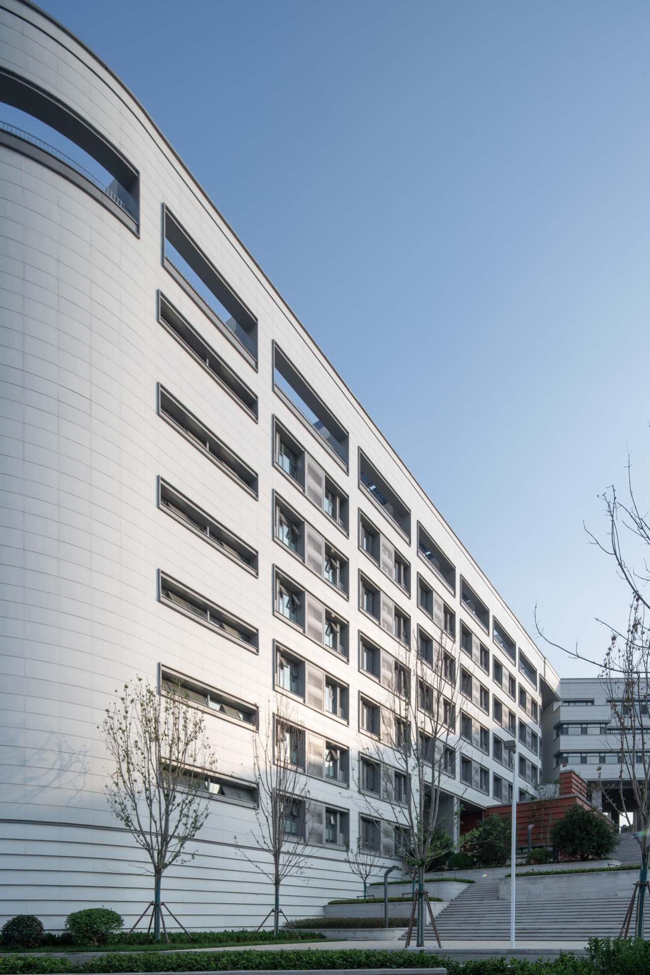 BIM建筑|济南历城二中彩石校区 / 同圆设计