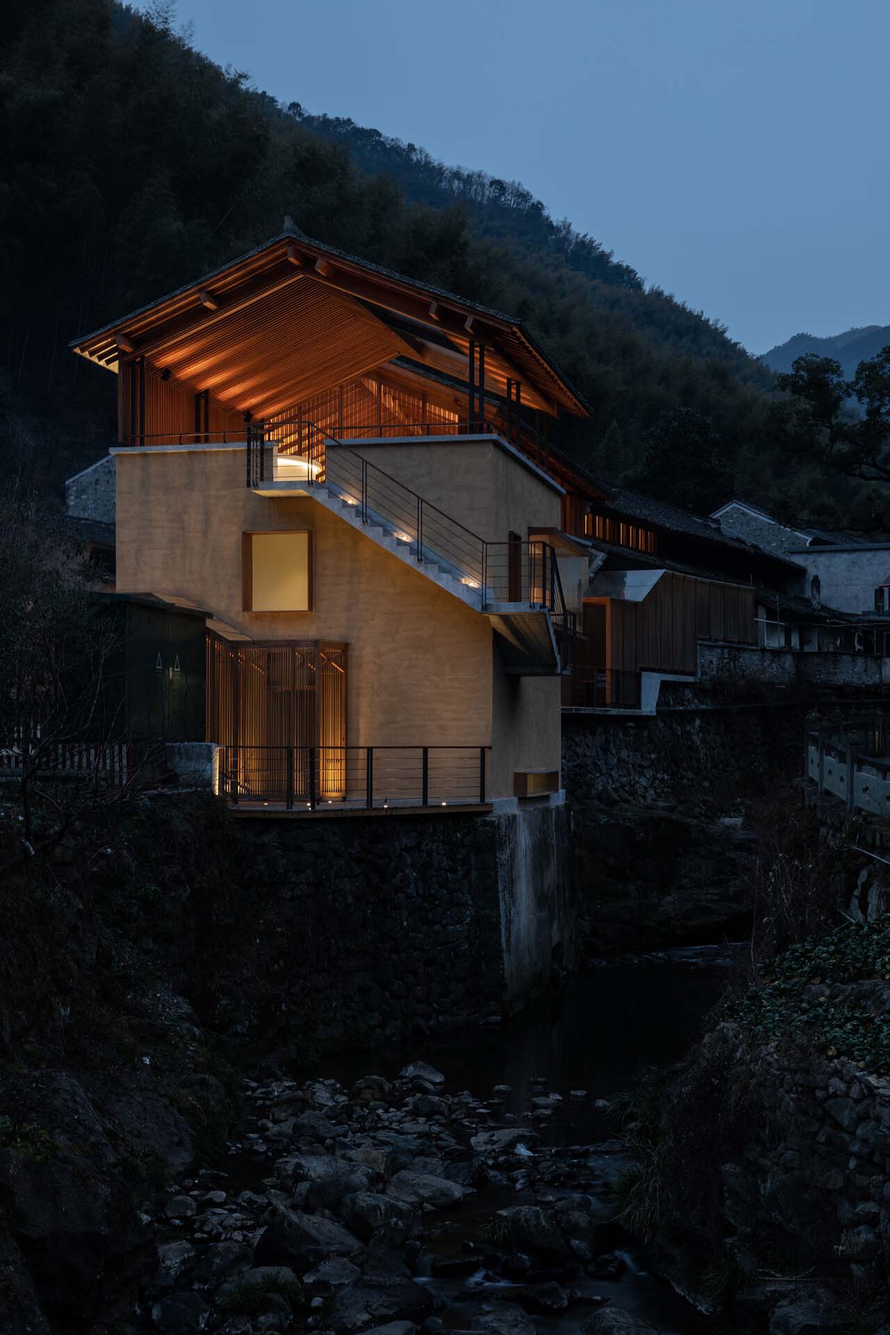 BIM建筑|奉化栖霞坑发电站改造的溪边餐厅 / 尌林建筑设计事务所