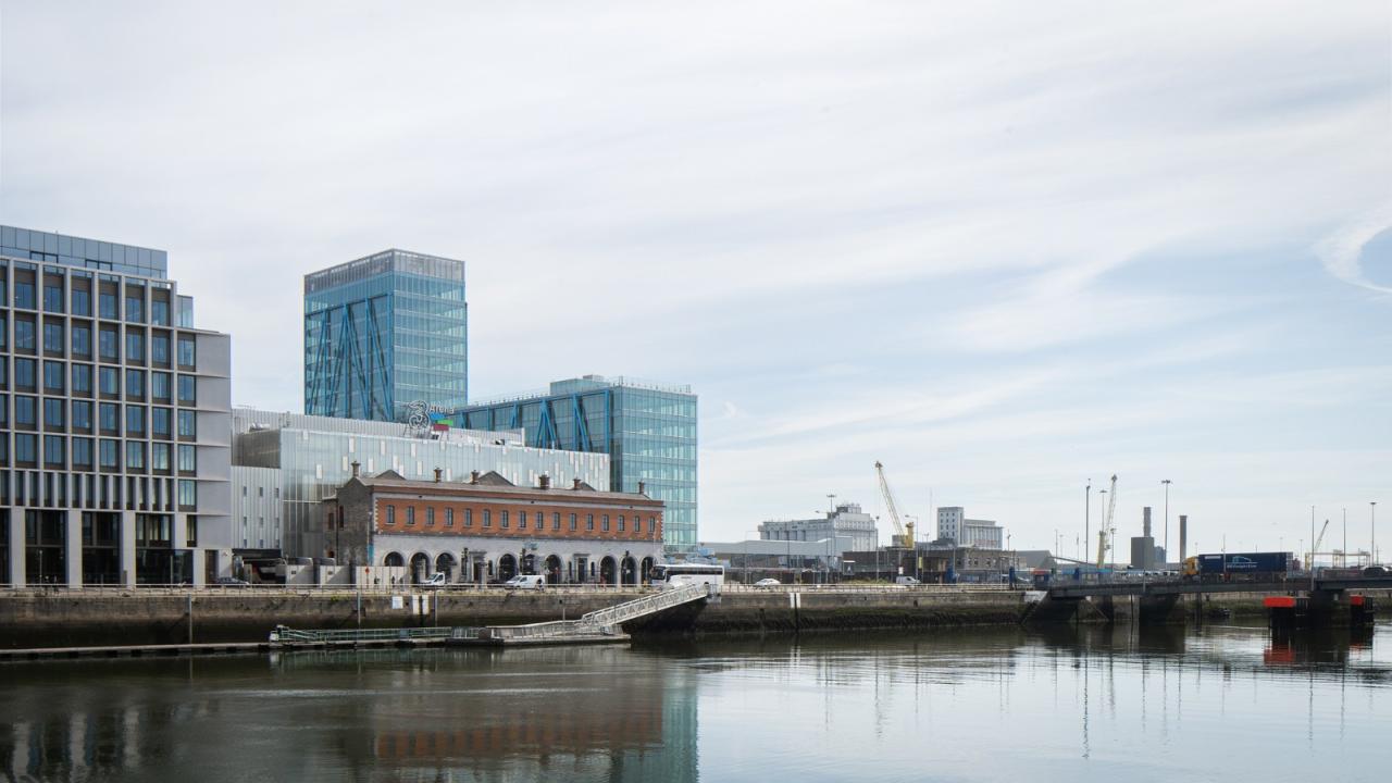 BIM建筑|蓝色‘骨头’，EXO 办公大楼 / Shay Cleary Architects