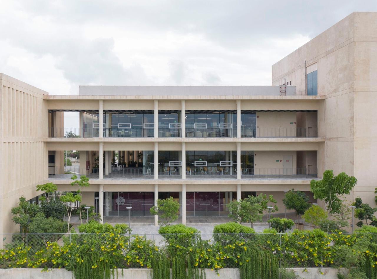 BIM建筑|梅里达银行与商业学校 / IUA Ignacio Urquiza Arquitectos