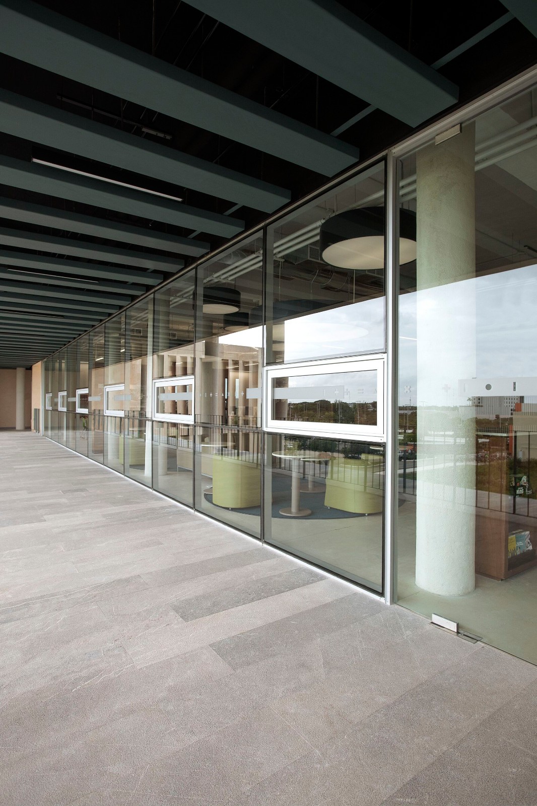 BIM建筑|梅里达银行与商业学校 / IUA Ignacio Urquiza Arquitectos