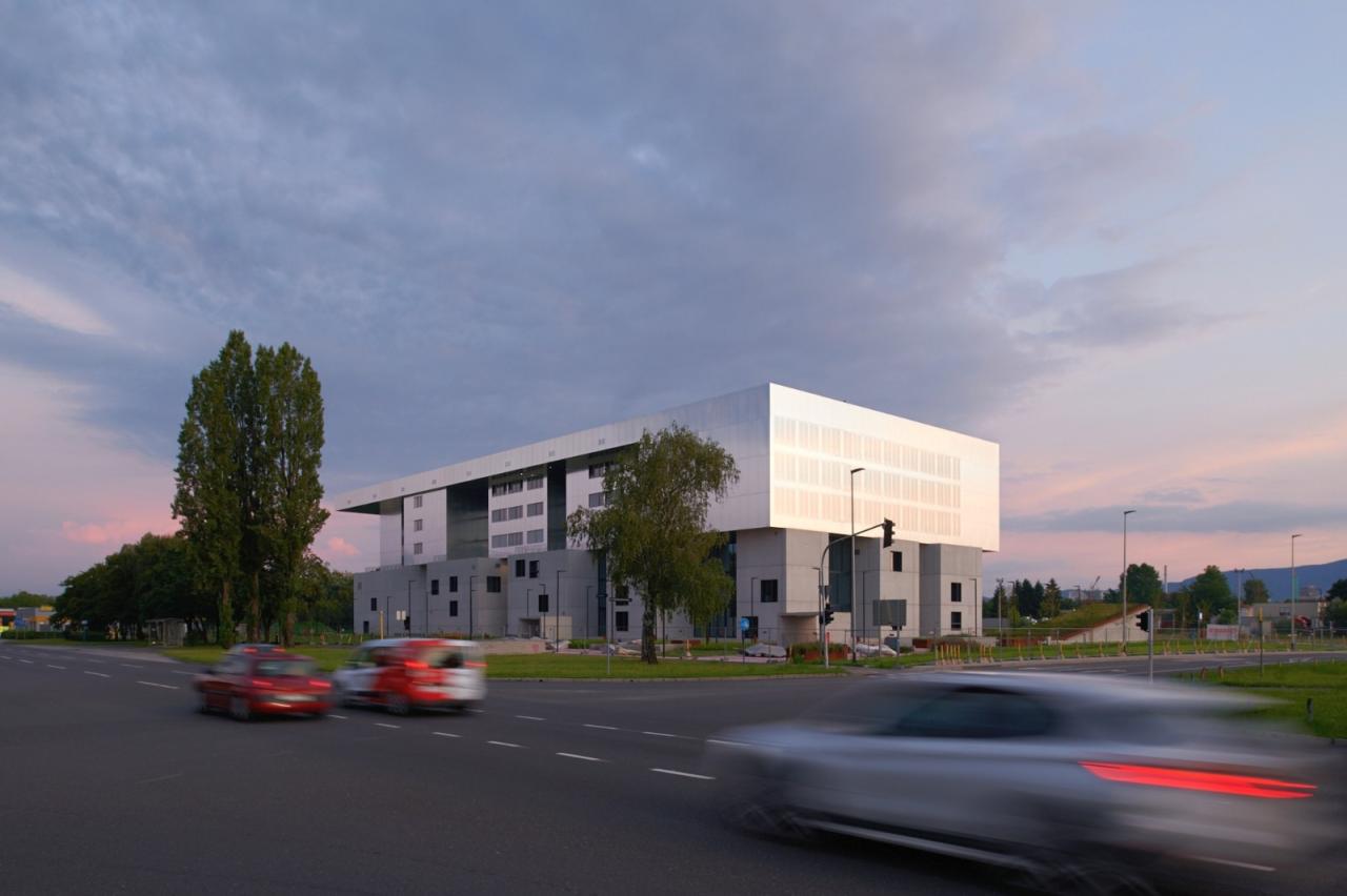 BIM建筑|东南欧创业孵化中心 / SZA d.o.o