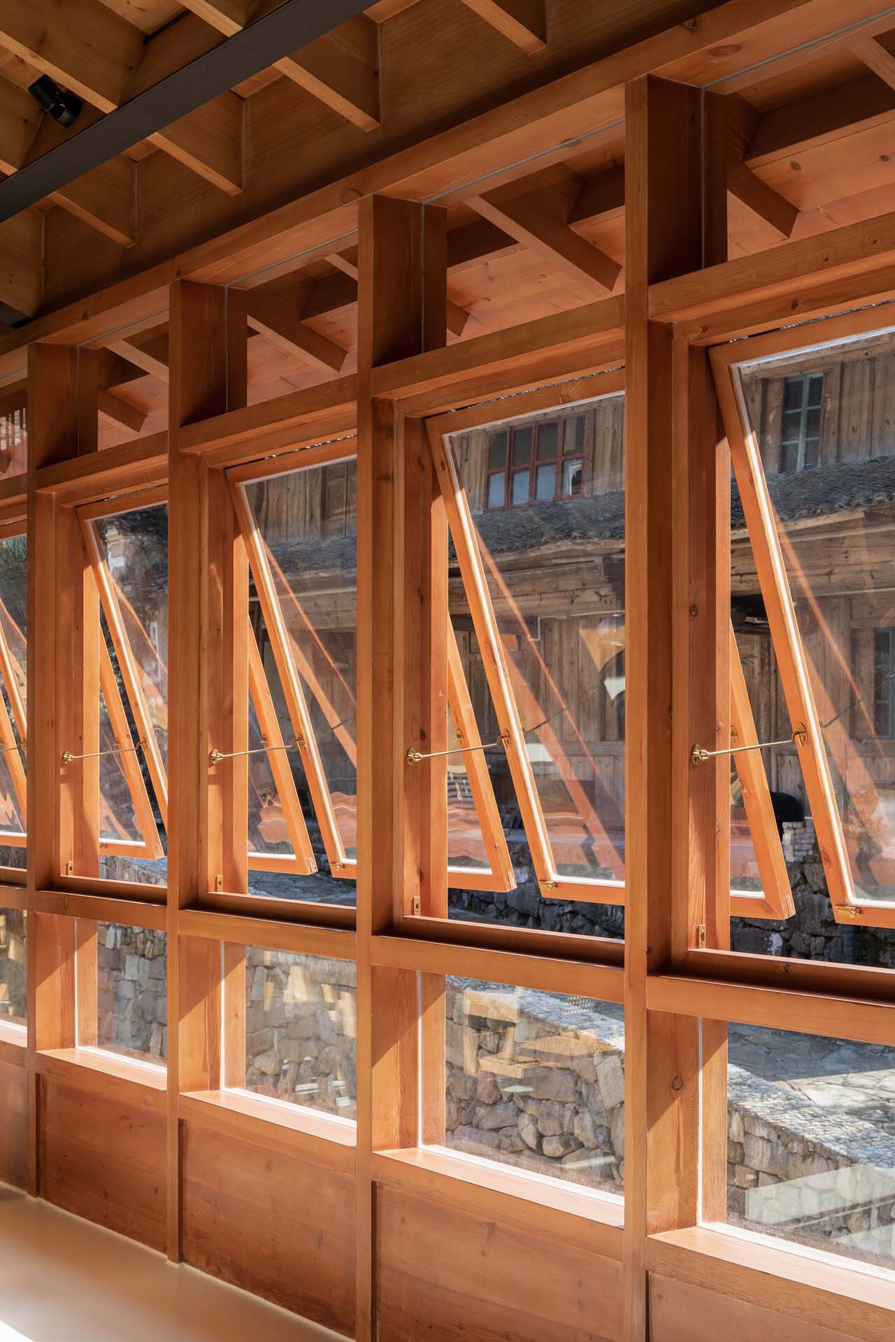 BIM建筑|奉化栖霞坑发电站改造的溪边餐厅 / 尌林建筑设计事务所