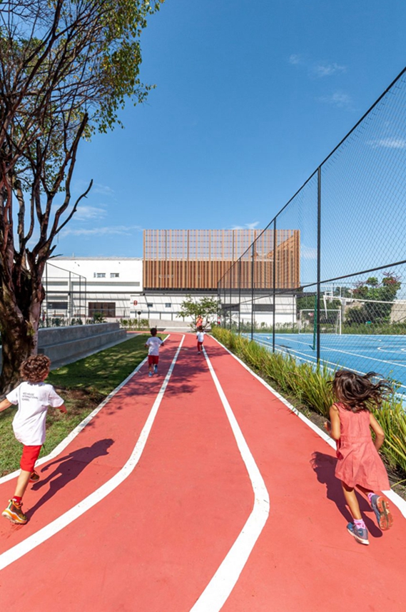 BIM建筑|德拉克斯工作室将工业建筑改建为红楼学校