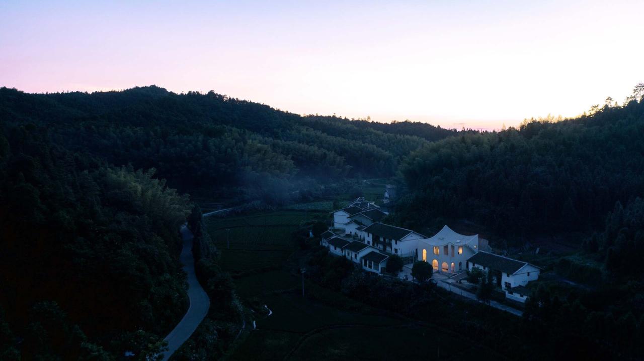 BIM建筑|乡村画室 / 跳房子建筑工作室