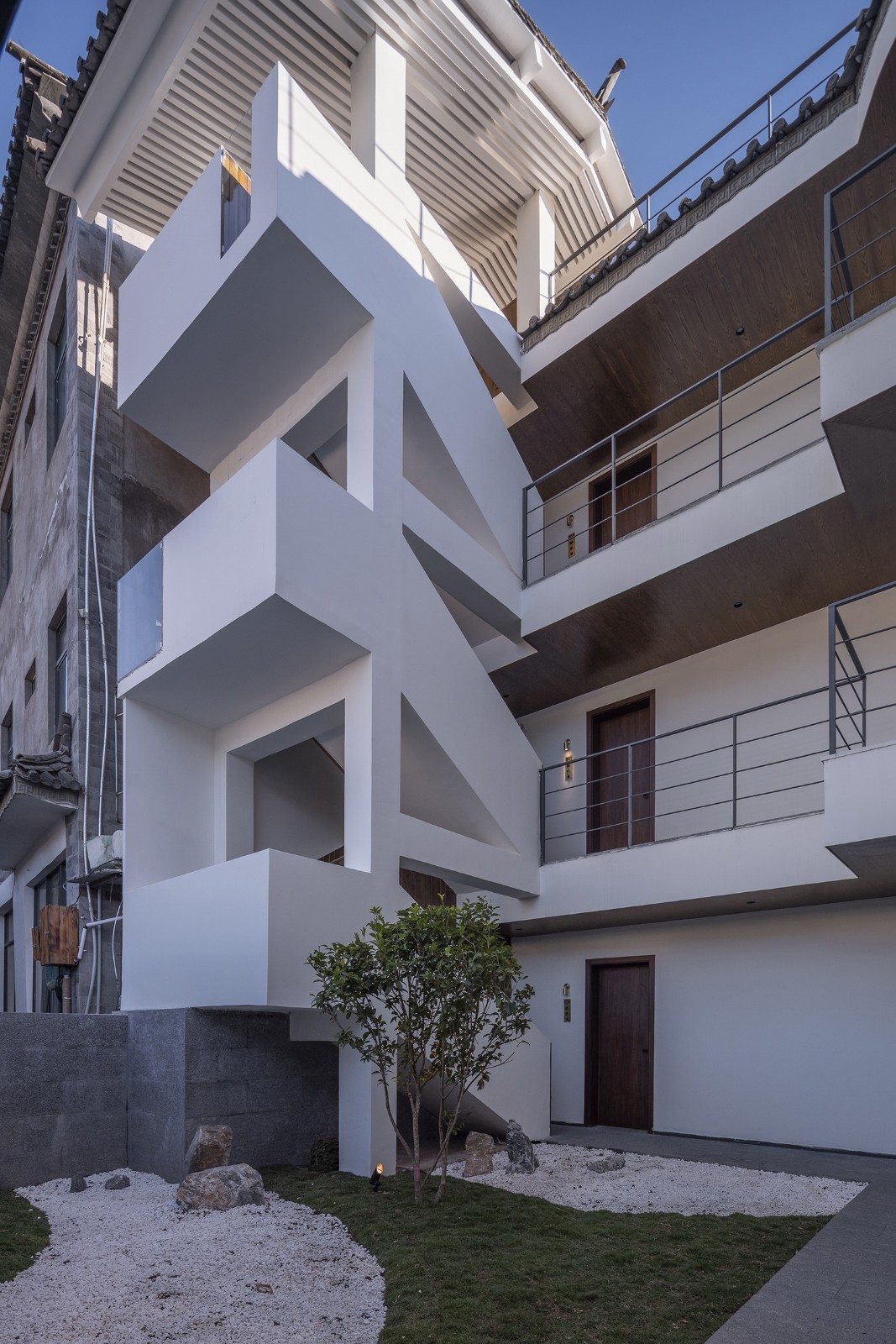 BIM建筑|海边的心灵驿站 ：大理双廊陶唐之丘度假酒店设计 / 三文建筑