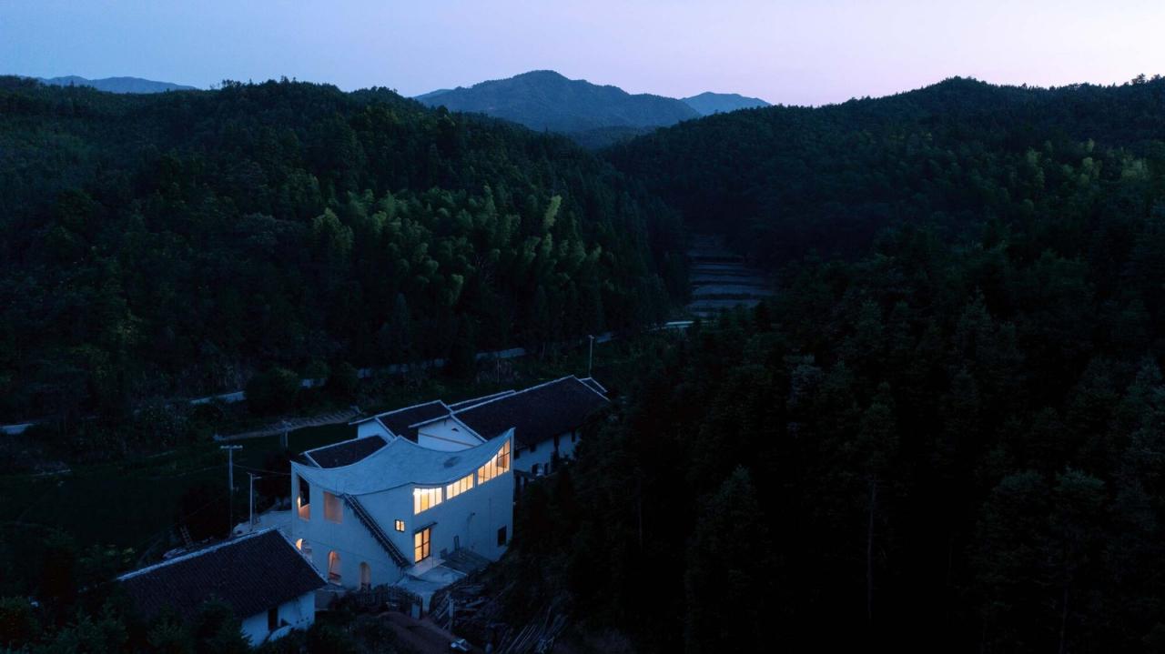 BIM建筑|乡村画室 / 跳房子建筑工作室