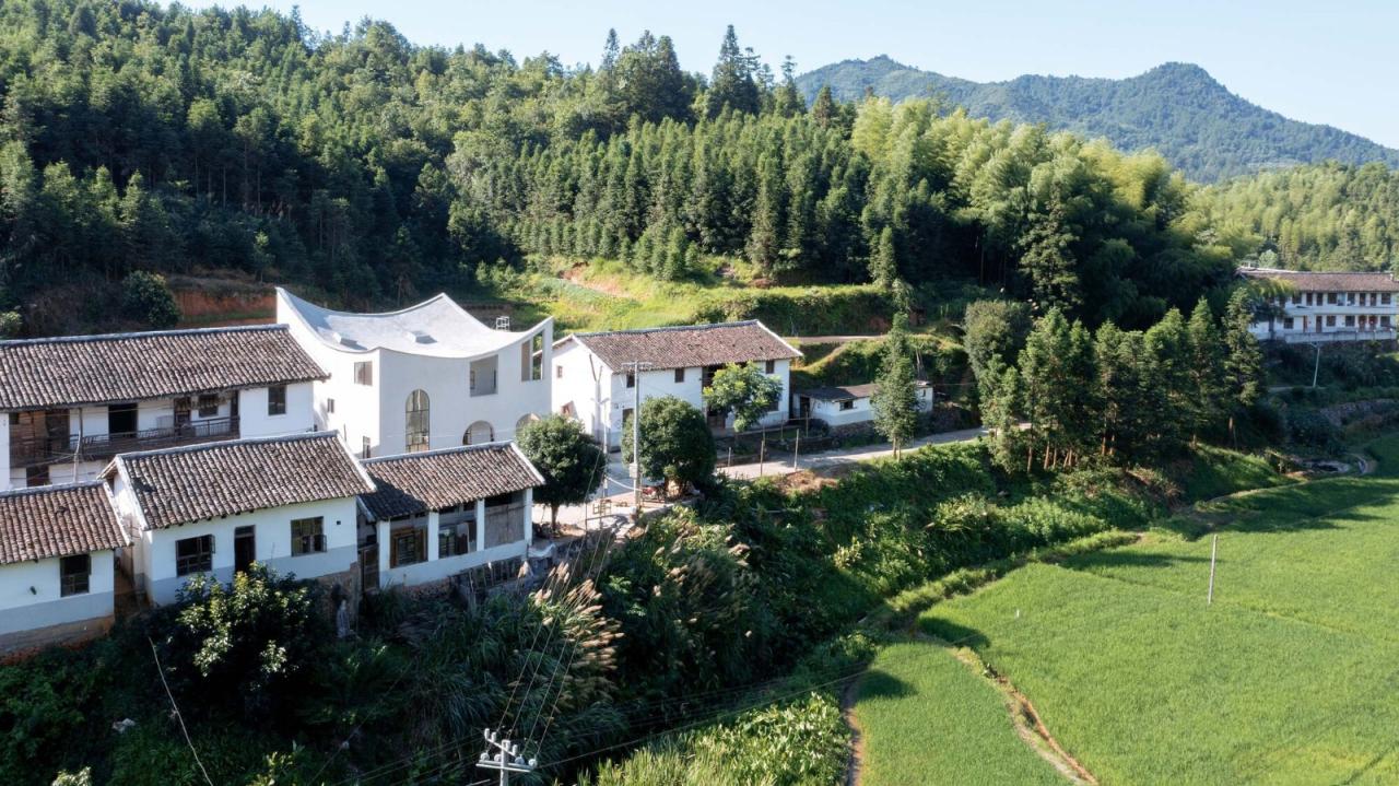 BIM建筑|乡村画室 / 跳房子建筑工作室