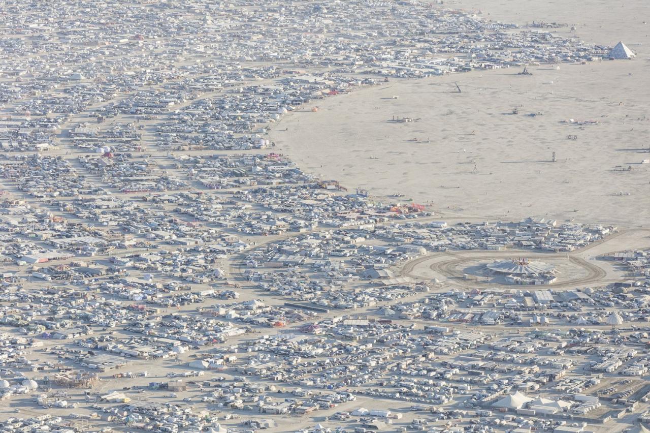 BIM建筑|火人节“宣泄/淨化”分形画廊 / MAMOU-MANI