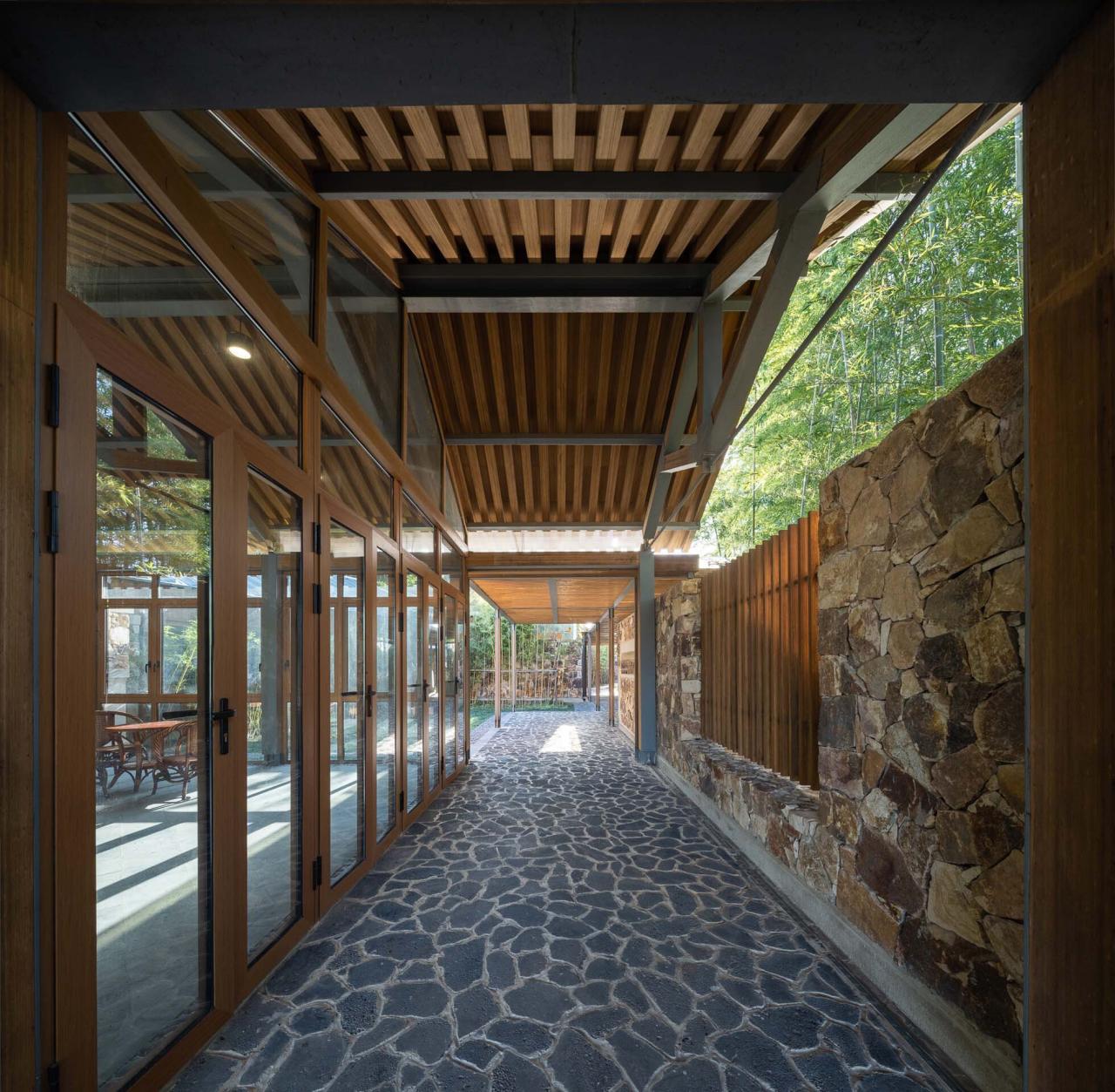 BIM建筑|南京汤山猿人洞游客驿站 / 东南大学建筑设计研究院建筑技术与艺术(ATA)工作室