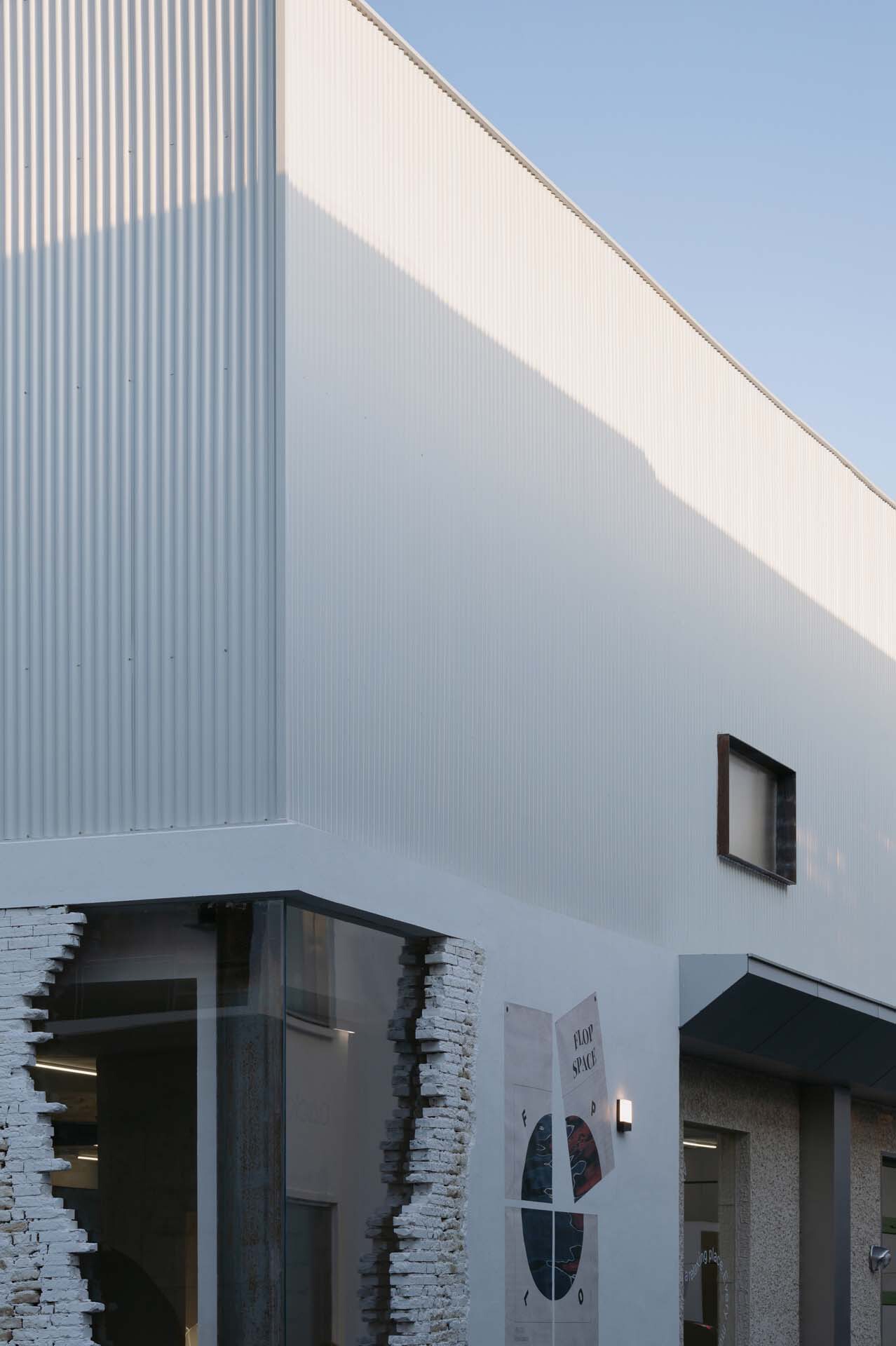 BIM建筑|Flop艺术空间 / 房子和诗建筑事务所