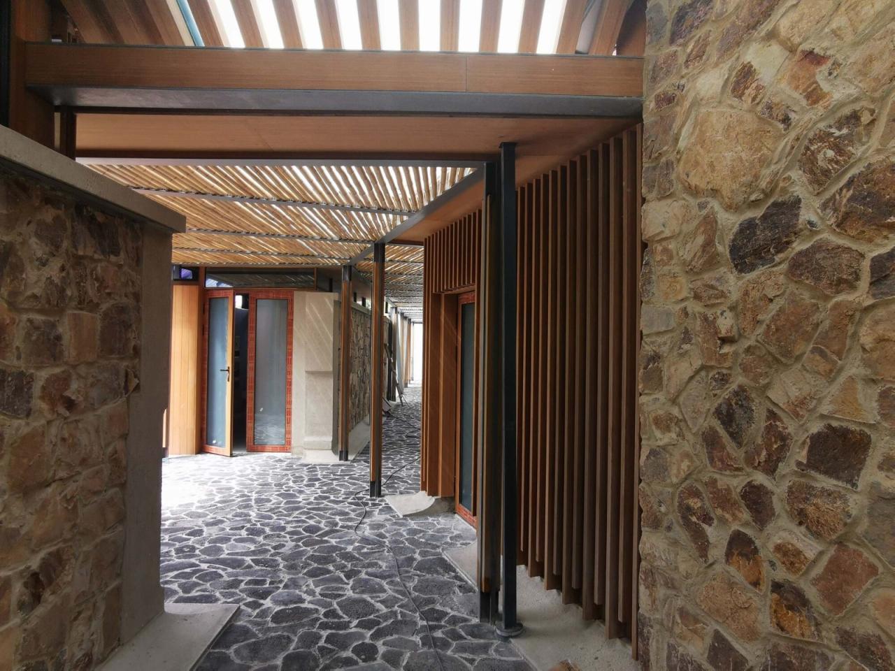 BIM建筑|南京汤山猿人洞游客驿站 / 东南大学建筑设计研究院建筑技术与艺术(ATA)工作室