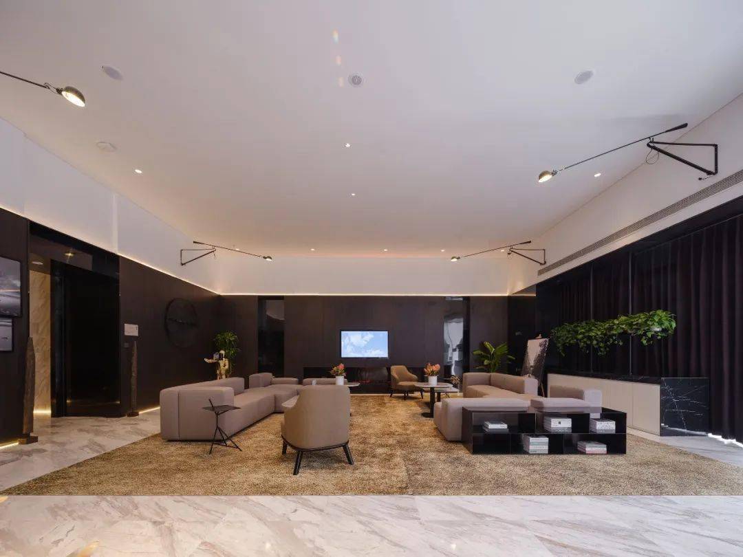 创邑MIX·罗秀路丨焕活新生，从“街角封闭旧盒子”到“绿色邻里会客厅” / 三益建筑