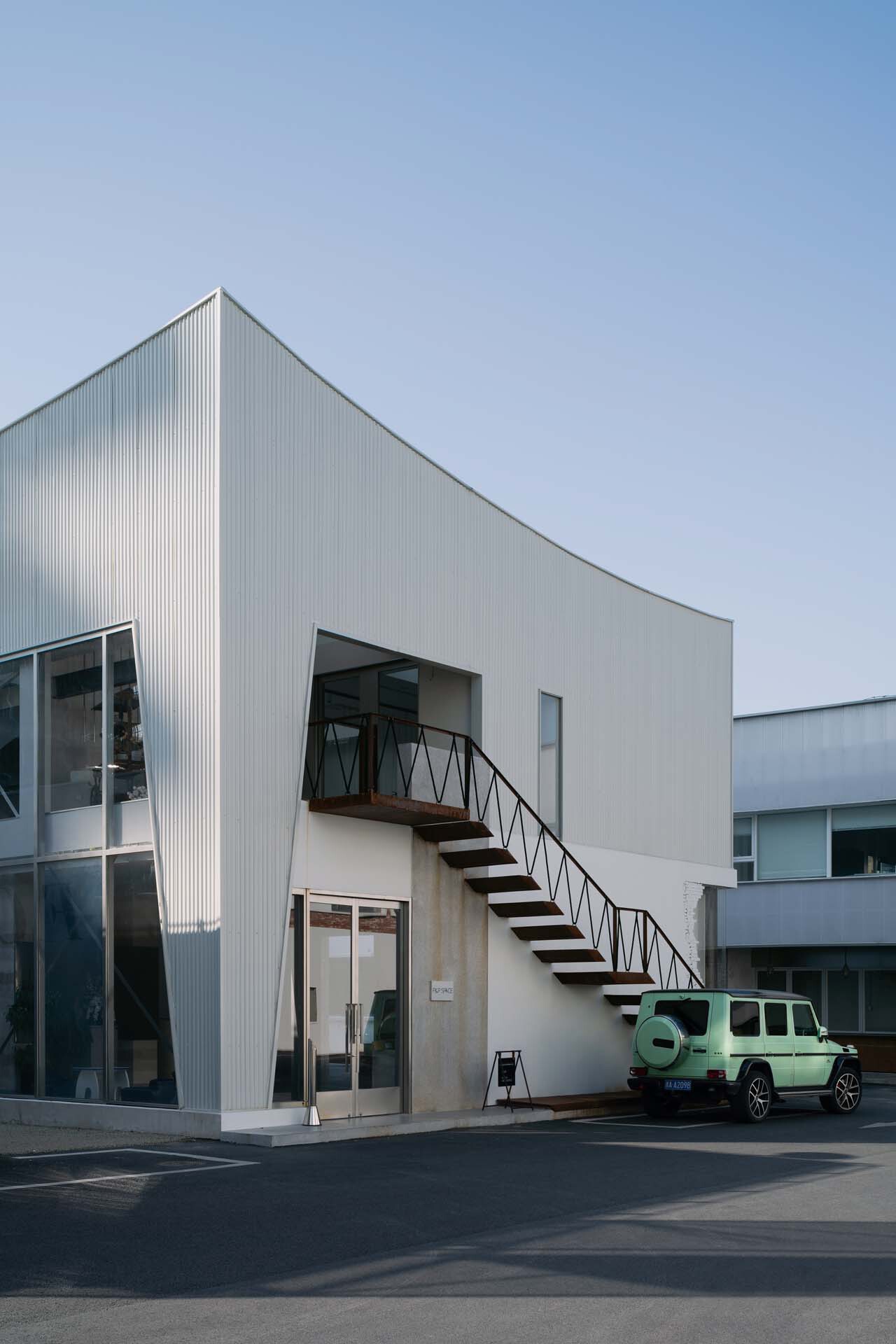 BIM建筑|Flop艺术空间 / 房子和诗建筑事务所