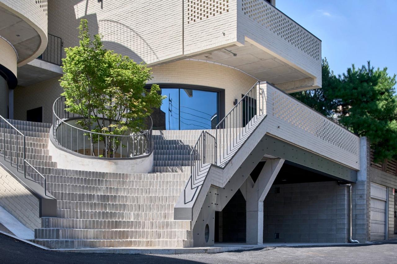 BIM建筑|通向街角的楼梯，Y2 综合大楼 / DAAL