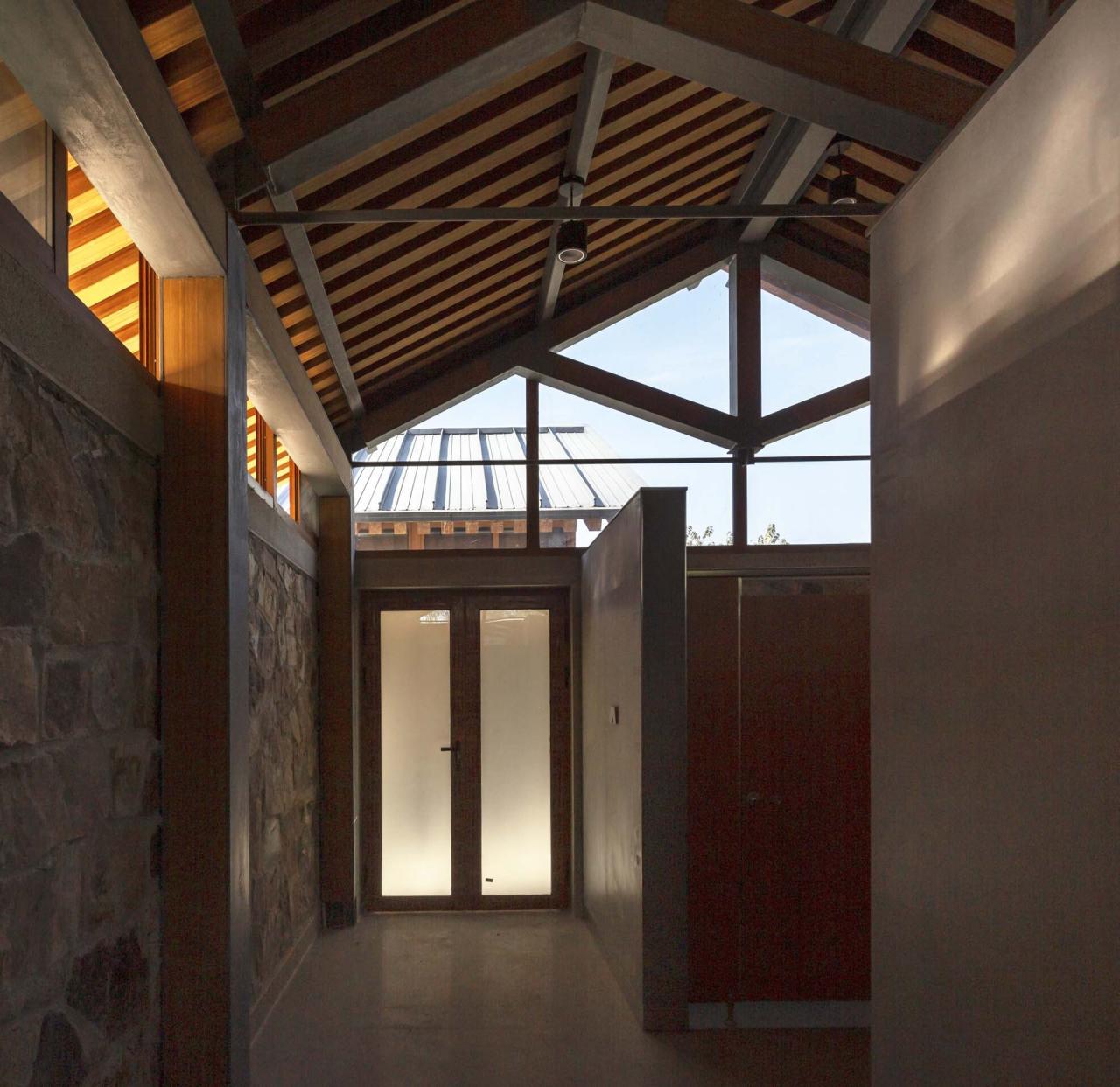 BIM建筑|南京汤山猿人洞游客驿站 / 东南大学建筑设计研究院建筑技术与艺术(ATA)工作室