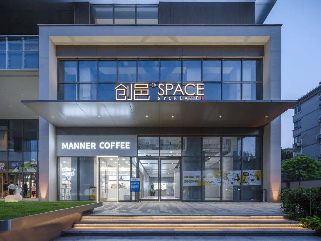 创邑MIX·罗秀路丨焕活新生，从“街角封闭旧盒子”到“绿色邻里会客厅” / 三益建筑