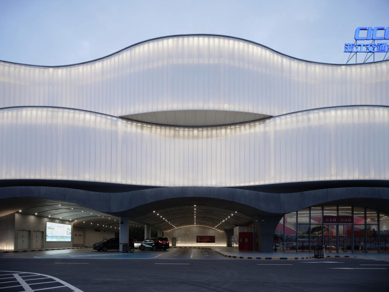 BIM建筑|沪杭高速嘉兴服务区：公路上的综合体 / goa大象设计