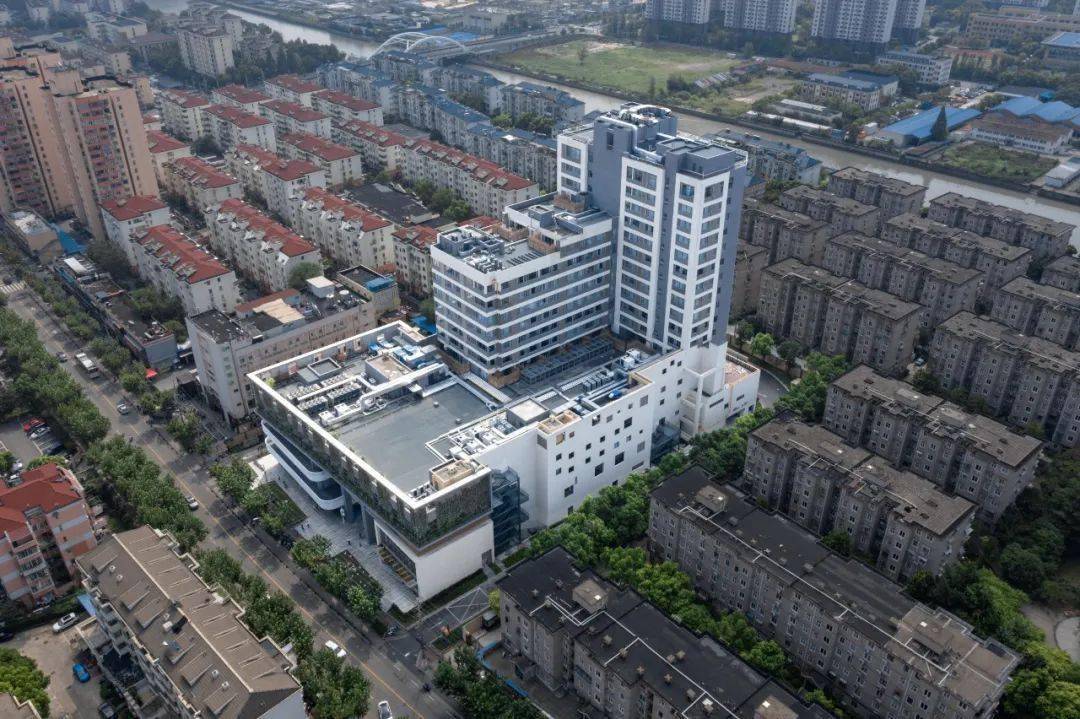 创邑MIX·罗秀路丨焕活新生，从“街角封闭旧盒子”到“绿色邻里会客厅” / 三益建筑