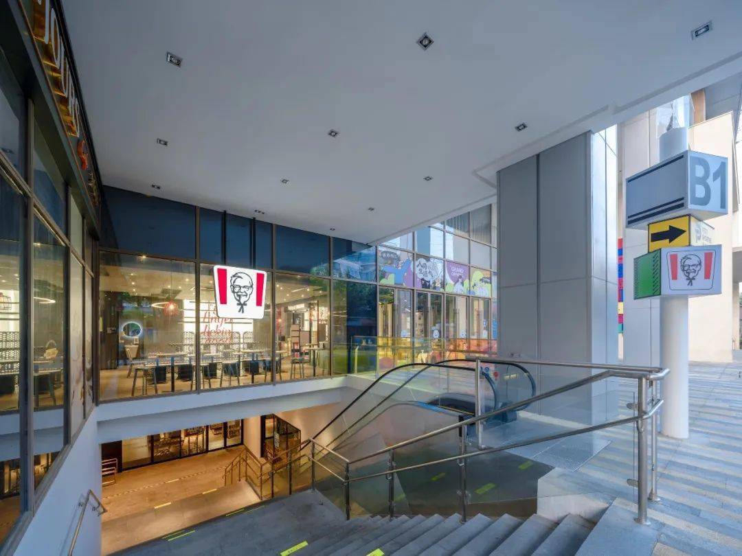 创邑MIX·罗秀路丨焕活新生，从“街角封闭旧盒子”到“绿色邻里会客厅” / 三益建筑