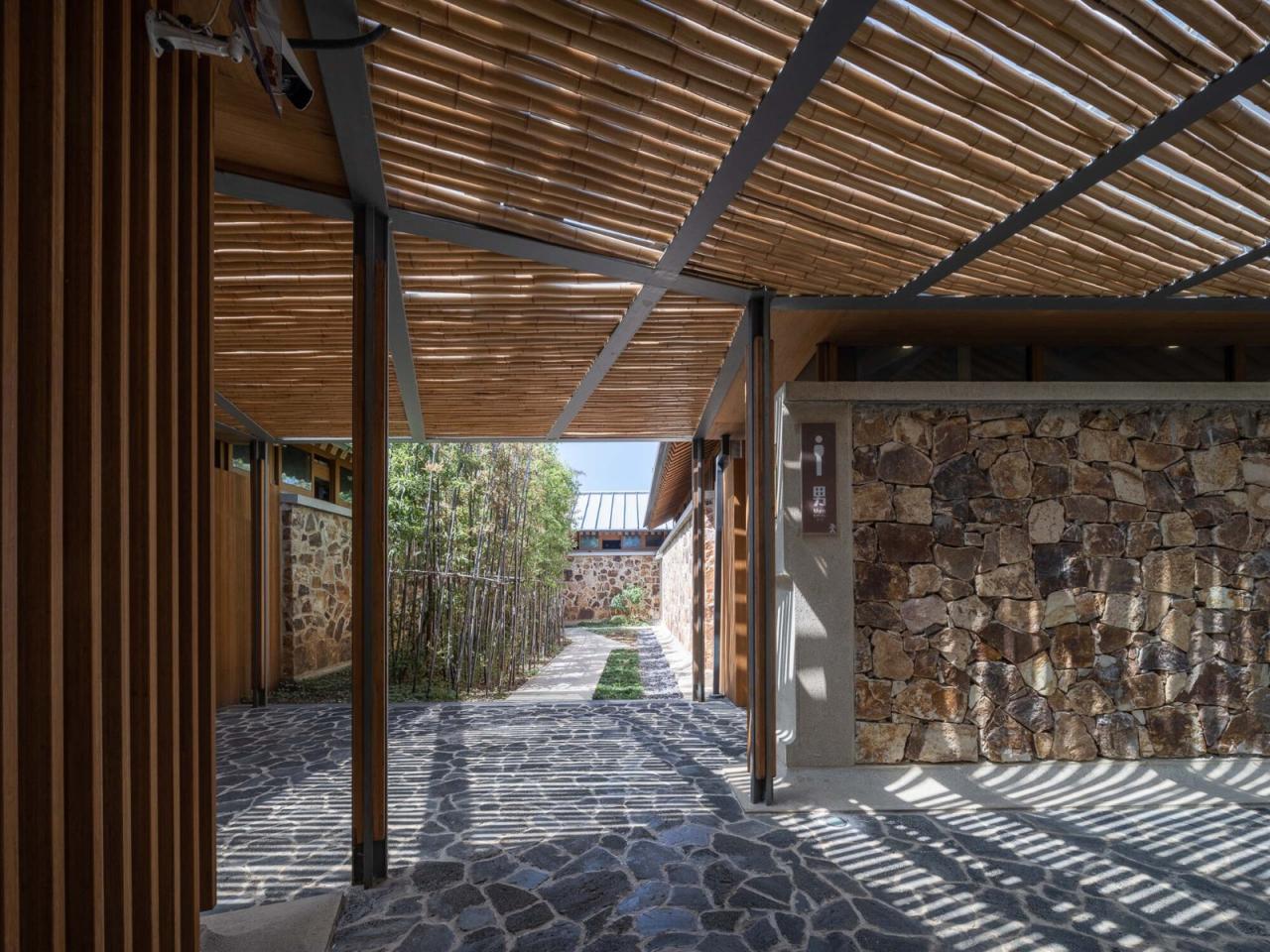 BIM建筑|南京汤山猿人洞游客驿站 / 东南大学建筑设计研究院建筑技术与艺术(ATA)工作室