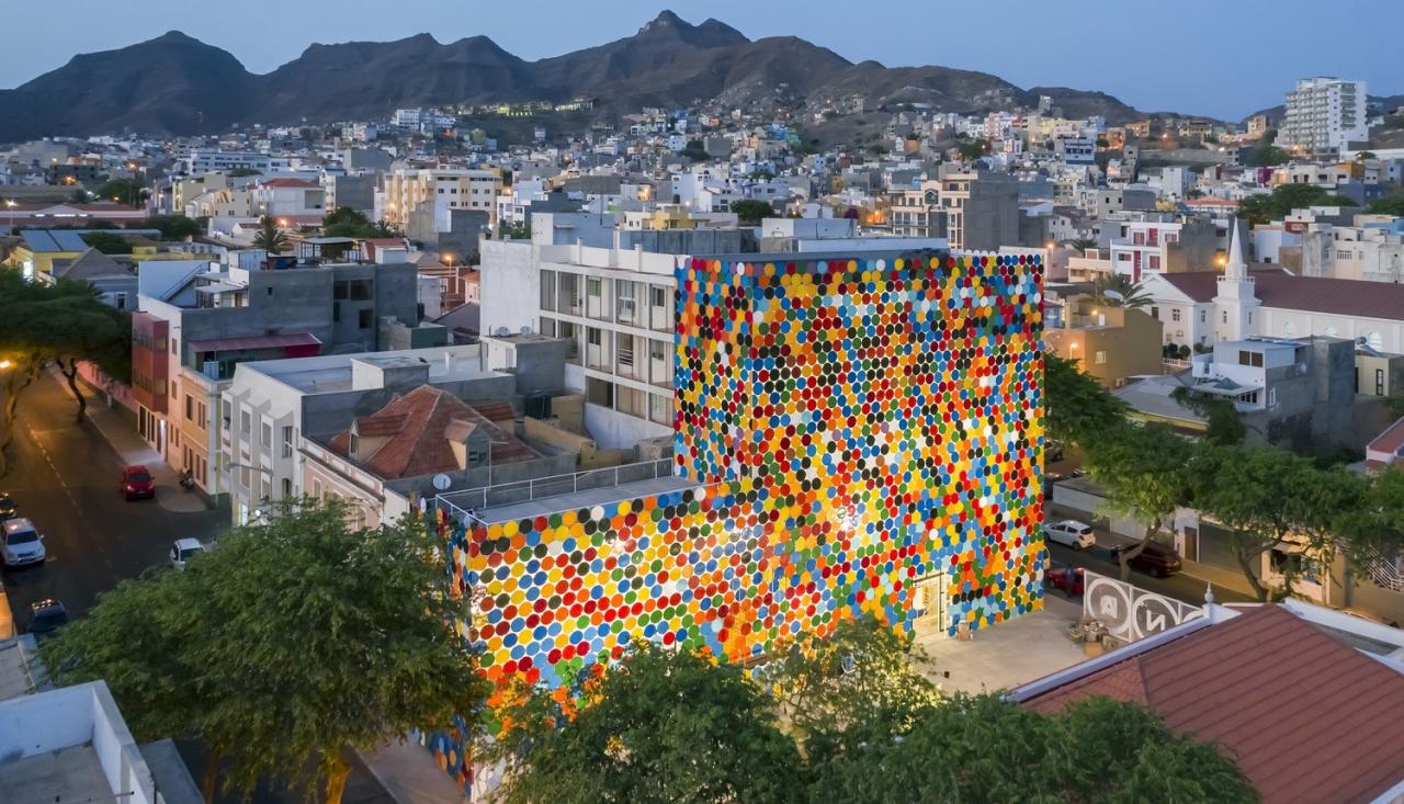 BIM建筑|桶盖表皮，CNAD 艺术工艺设计中心 / Ramos Castellano Arquitectos