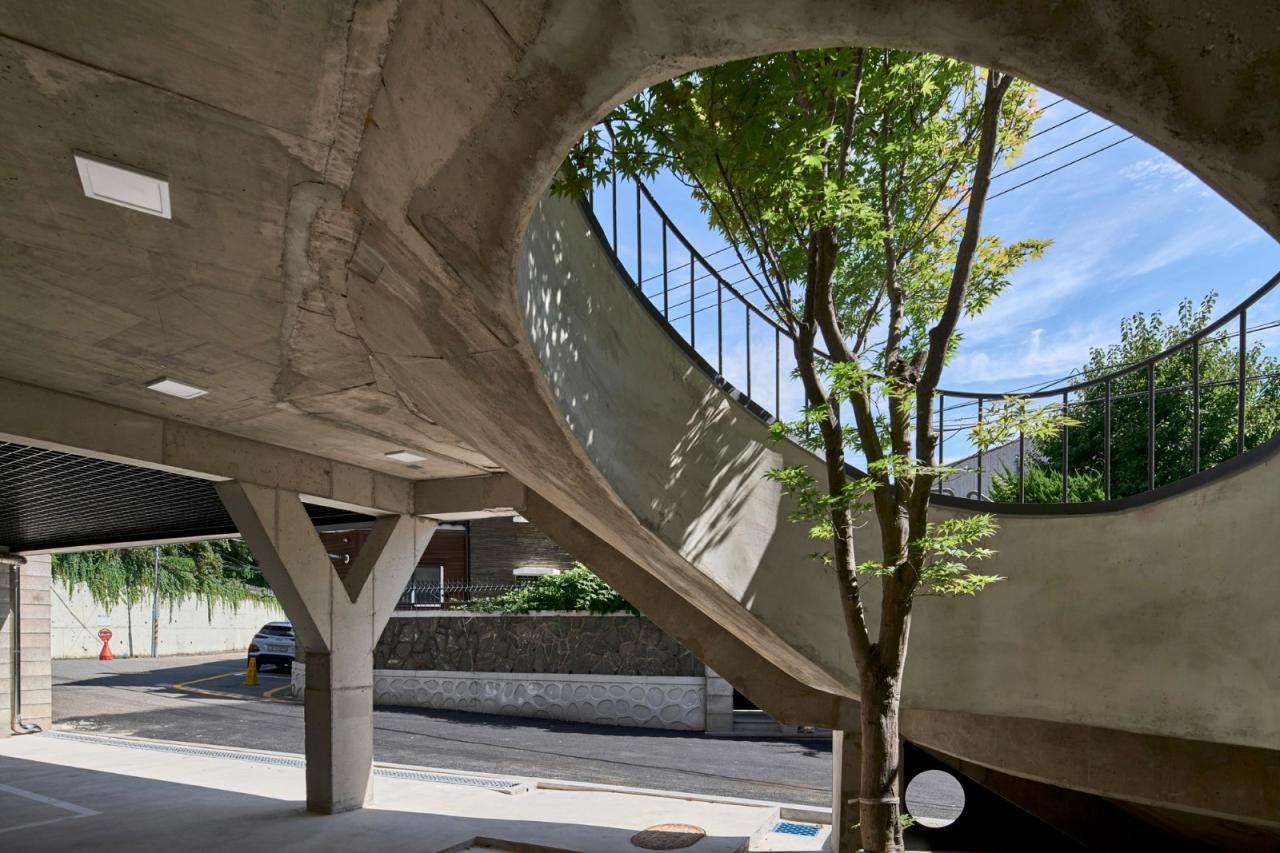 BIM建筑|通向街角的楼梯，Y2 综合大楼 / DAAL