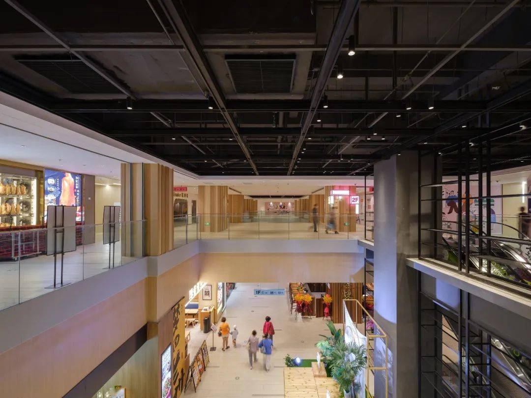 创邑MIX·罗秀路丨焕活新生，从“街角封闭旧盒子”到“绿色邻里会客厅” / 三益建筑