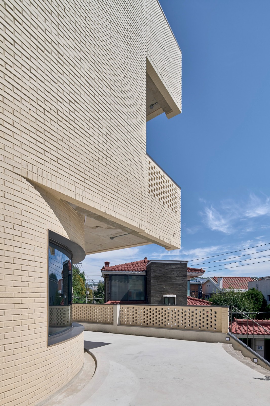 BIM建筑|通向街角的楼梯，Y2 综合大楼 / DAAL