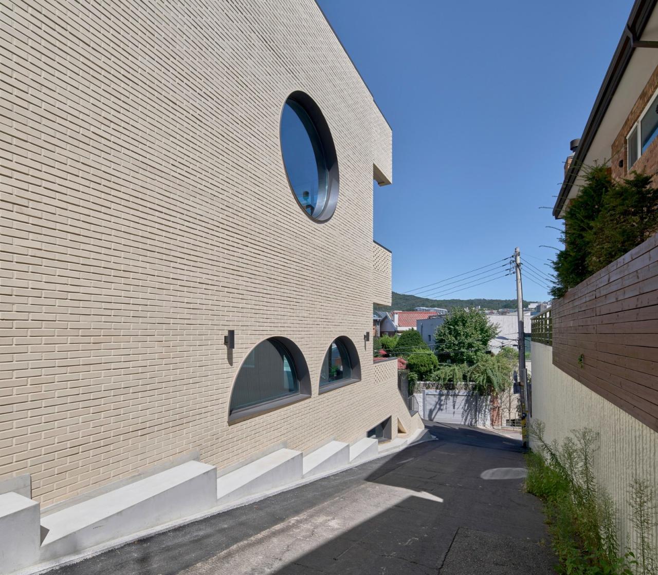 BIM建筑|通向街角的楼梯，Y2 综合大楼 / DAAL