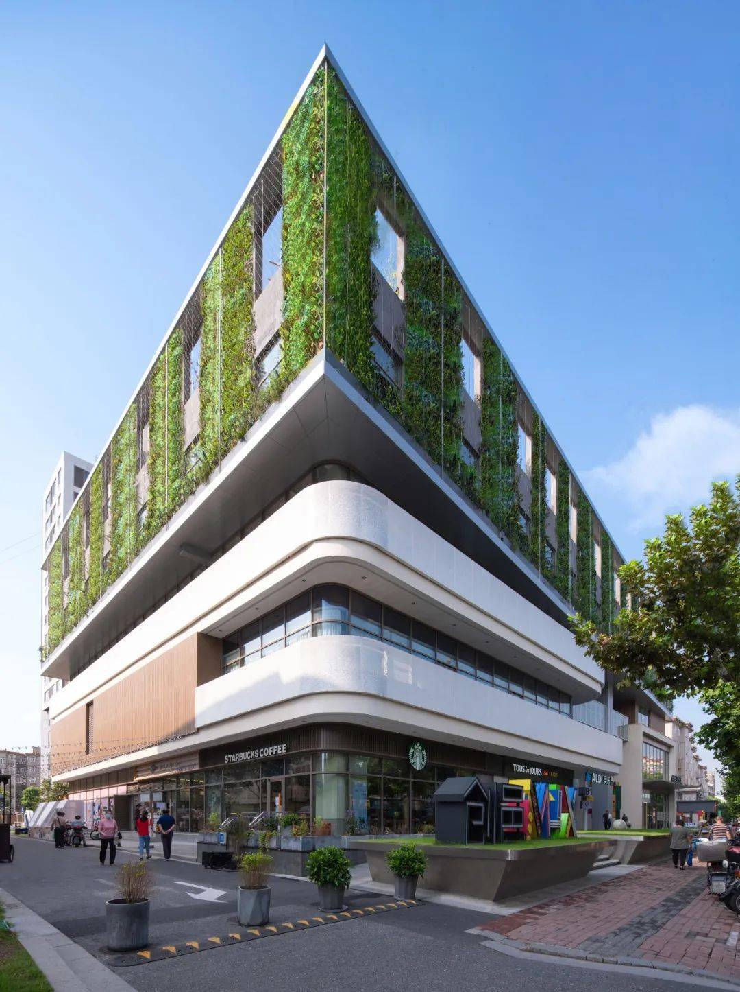 创邑MIX·罗秀路丨焕活新生，从“街角封闭旧盒子”到“绿色邻里会客厅” / 三益建筑