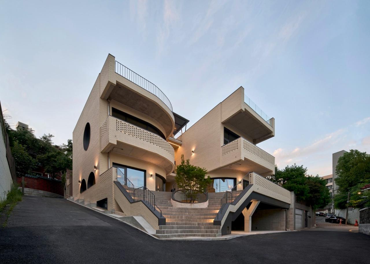 BIM建筑|通向街角的楼梯，Y2 综合大楼 / DAAL