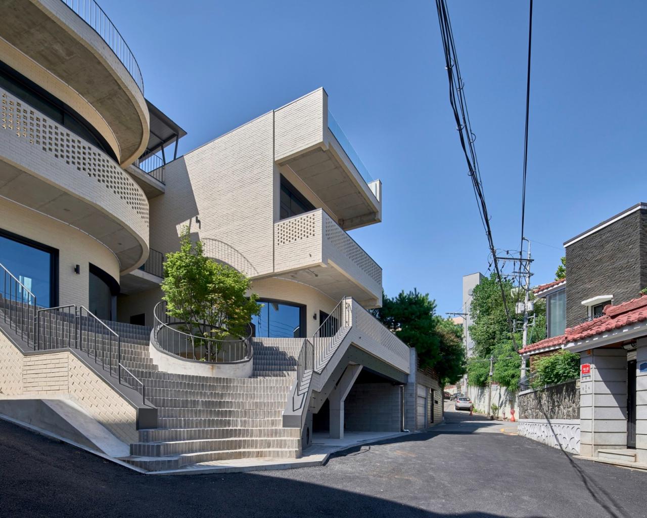 BIM建筑|通向街角的楼梯，Y2 综合大楼 / DAAL