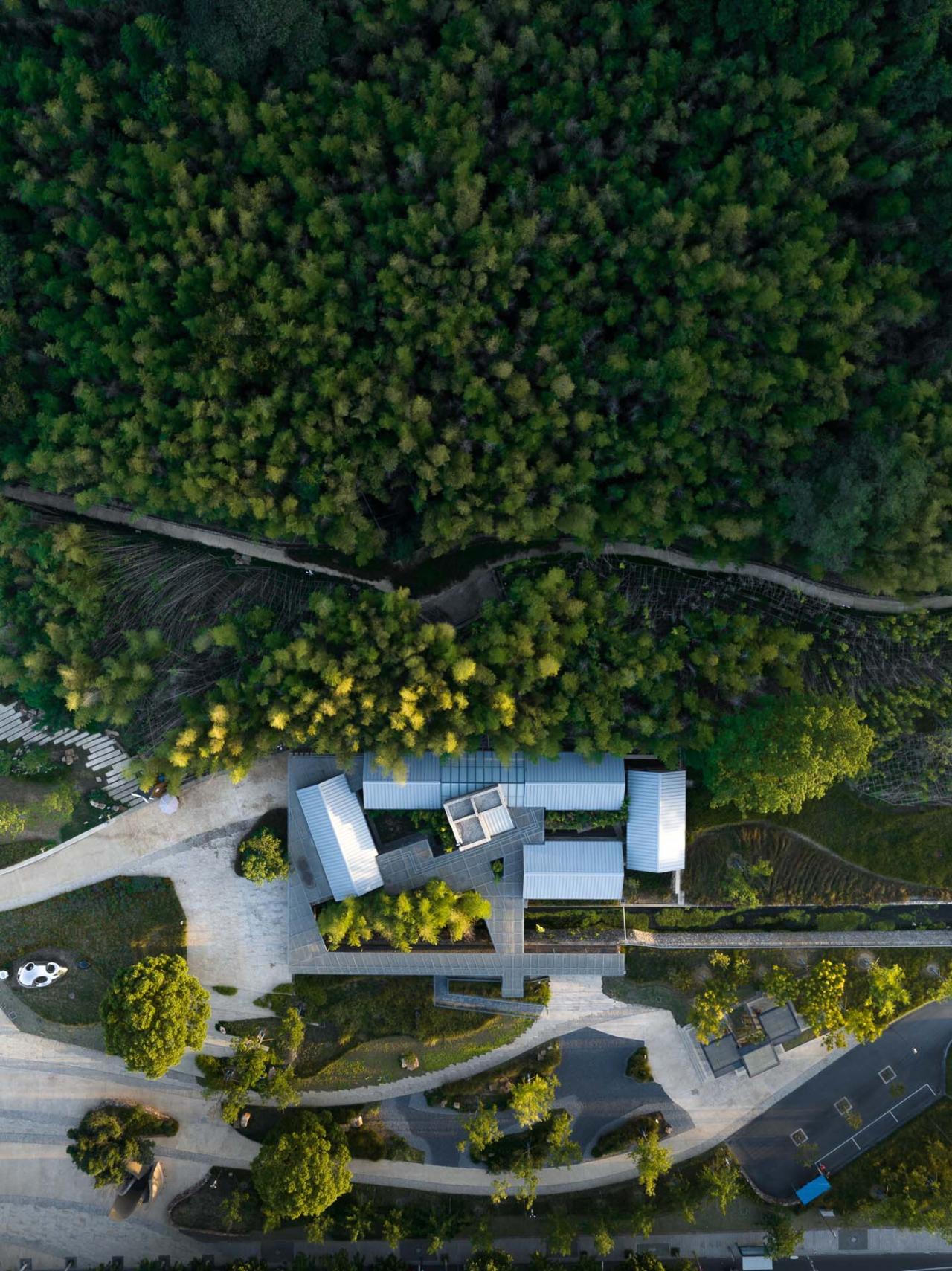 BIM建筑|南京汤山猿人洞游客驿站 / 东南大学建筑设计研究院建筑技术与艺术(ATA)工作室