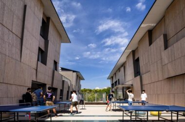 BIM建筑|横滨国际学校，内外均木质饰面 / 大成建设 + 隈研吾建筑都市设计事务所-BIM建筑网