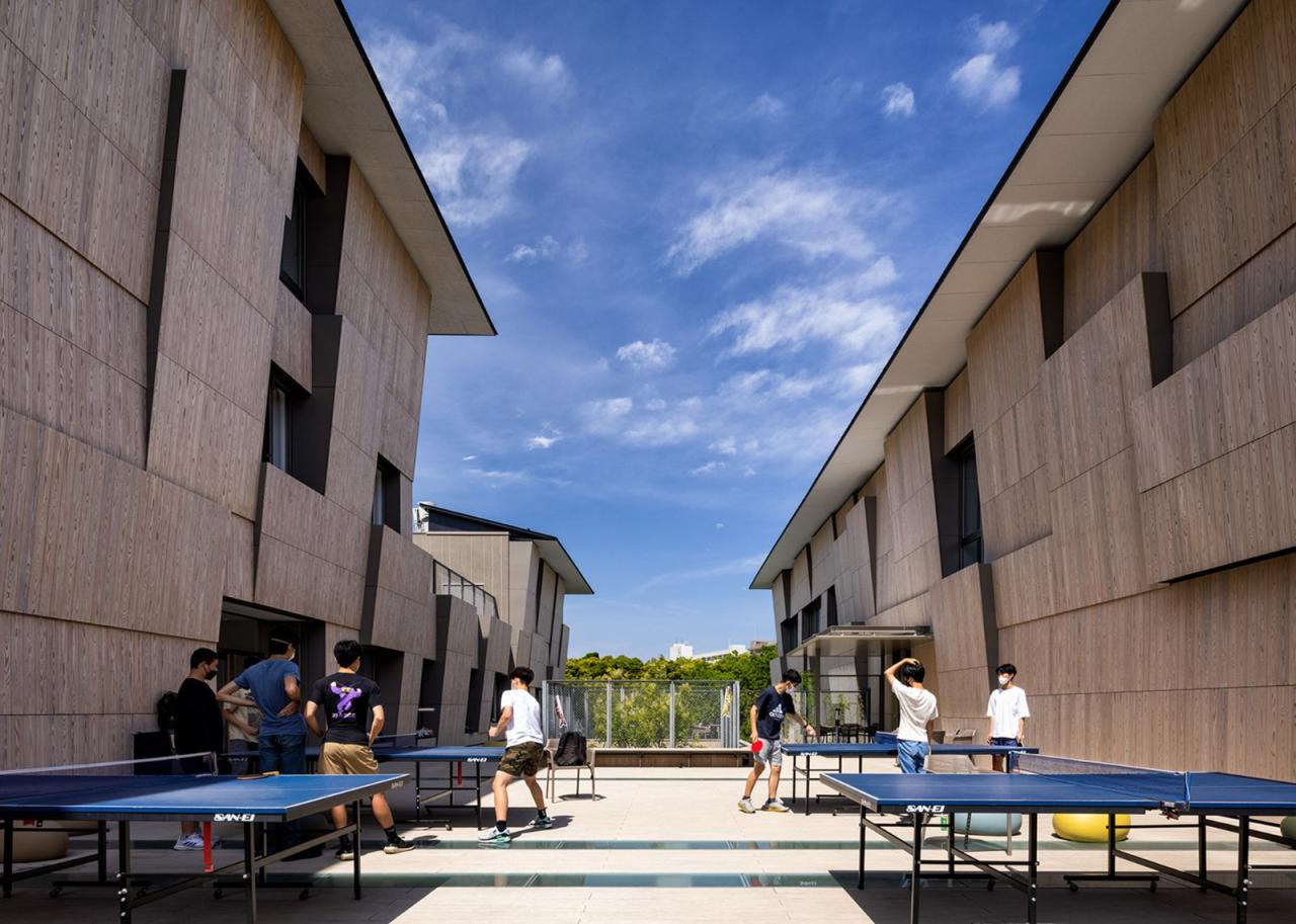 BIM建筑|横滨国际学校，内外均木质饰面 / 大成建设 + 隈研吾建筑都市设计事务所