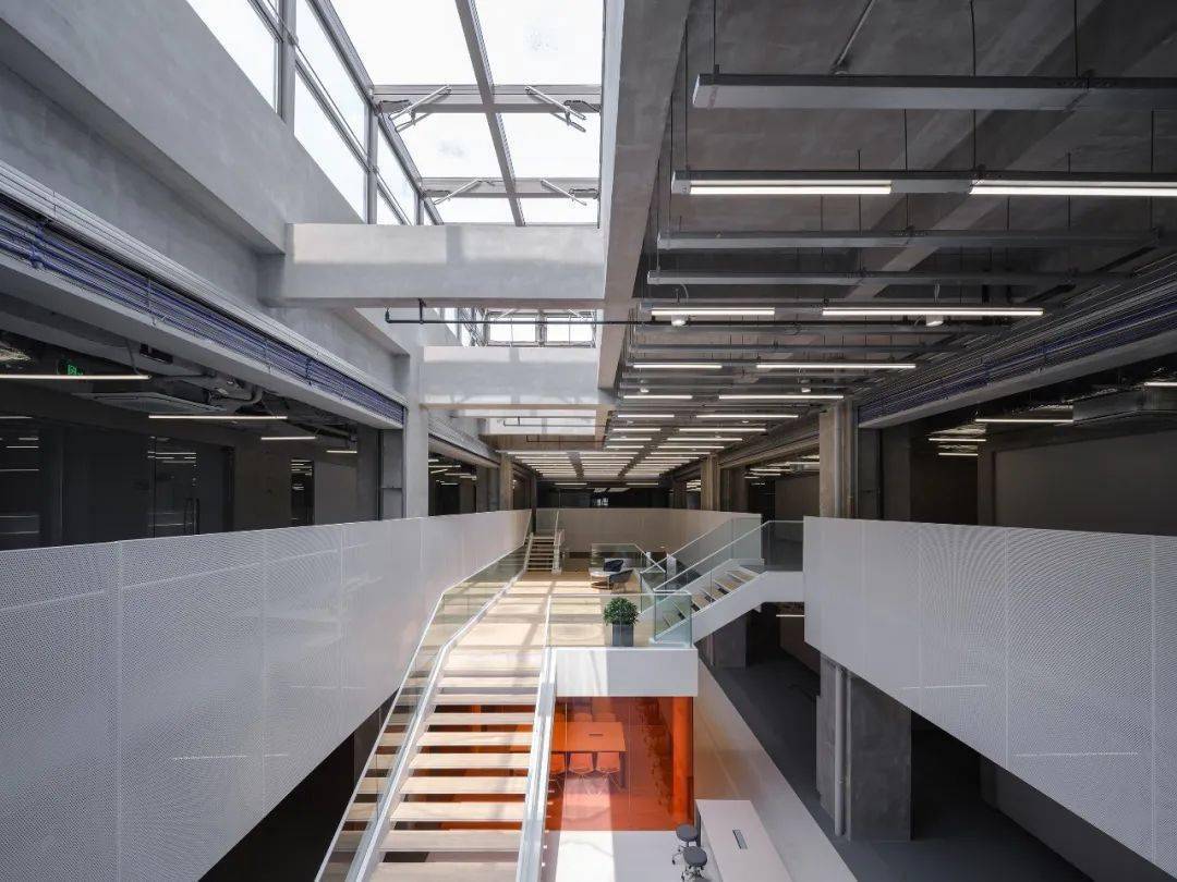 创邑MIX·罗秀路丨焕活新生，从“街角封闭旧盒子”到“绿色邻里会客厅” / 三益建筑