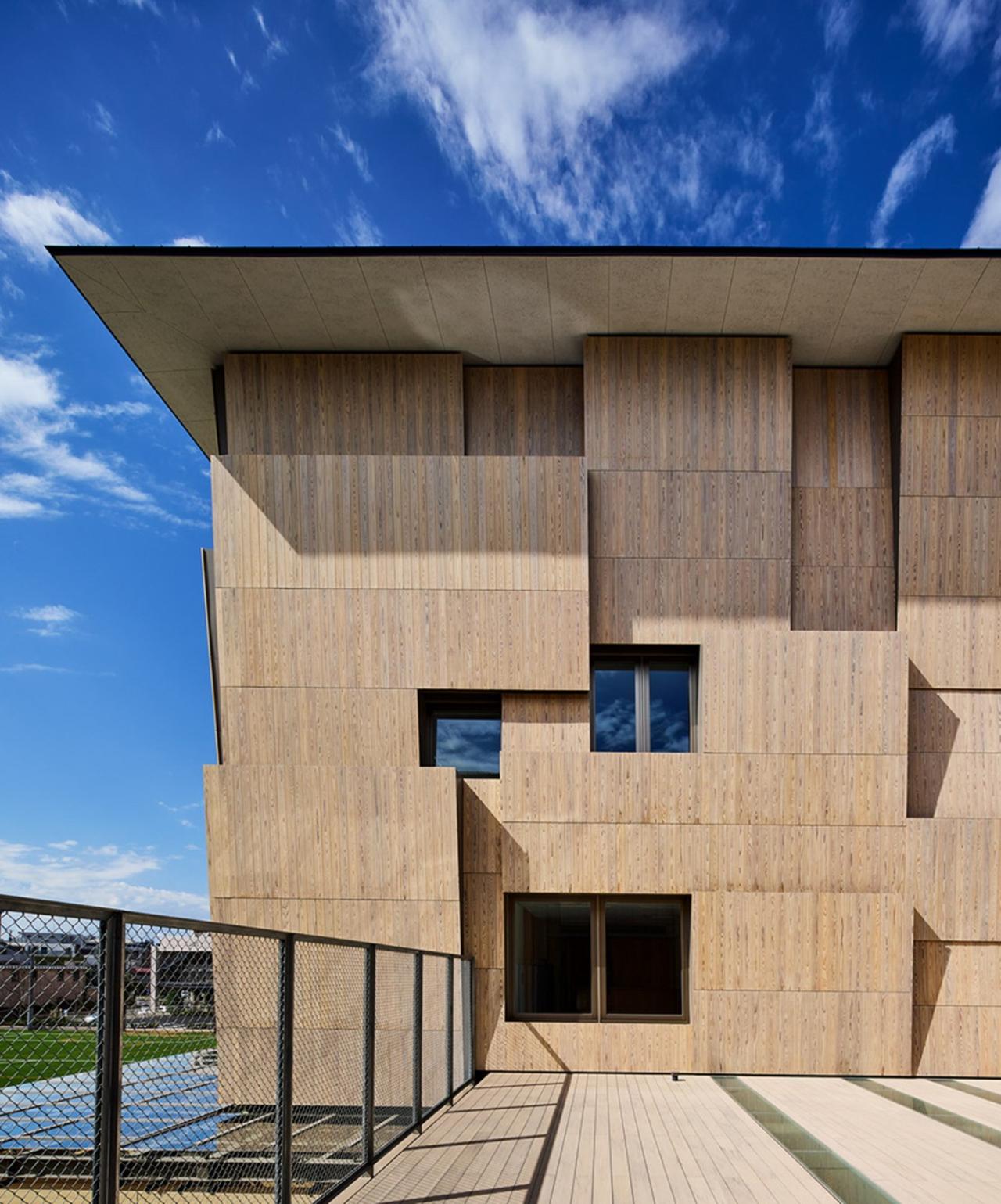 BIM建筑|横滨国际学校，内外均木质饰面 / 大成建设 + 隈研吾建筑都市设计事务所