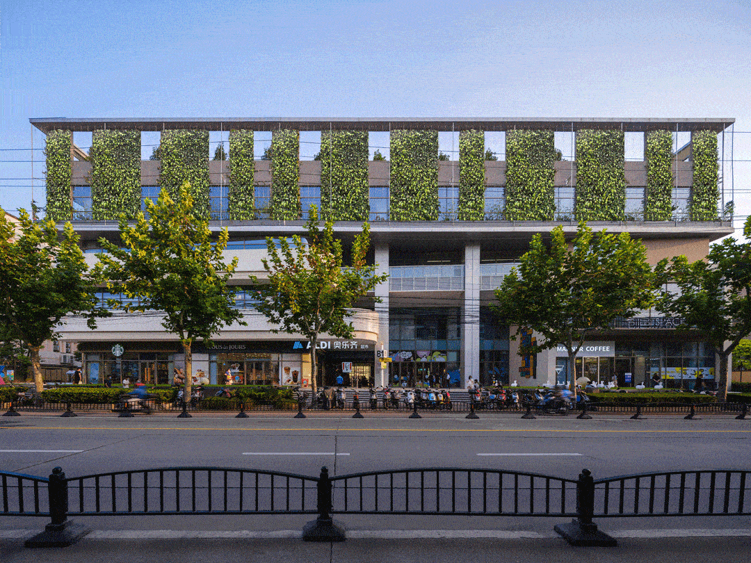 创邑MIX·罗秀路丨焕活新生，从“街角封闭旧盒子”到“绿色邻里会客厅” / 三益建筑