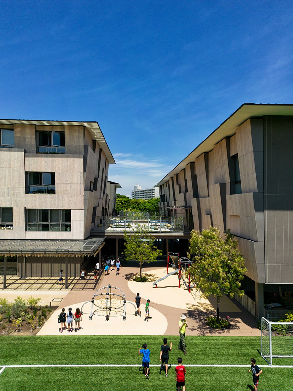 BIM建筑|横滨国际学校，内外均木质饰面 / 大成建设 + 隈研吾建筑都市设计事务所