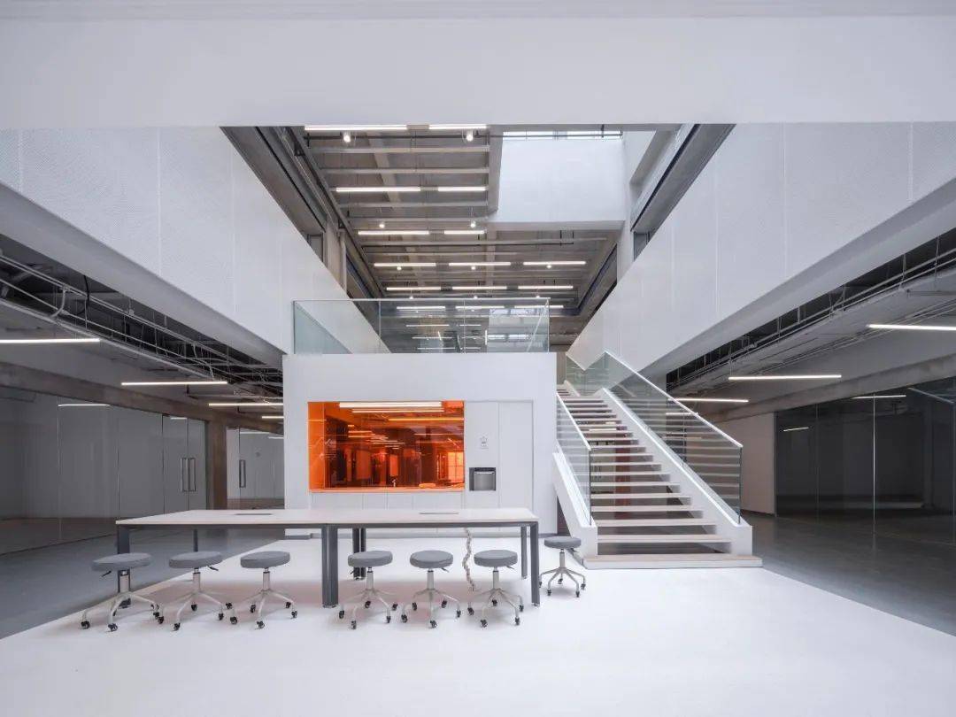 创邑MIX·罗秀路丨焕活新生，从“街角封闭旧盒子”到“绿色邻里会客厅” / 三益建筑