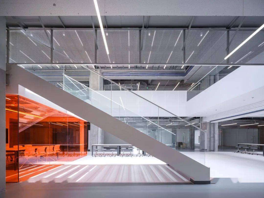 创邑MIX·罗秀路丨焕活新生，从“街角封闭旧盒子”到“绿色邻里会客厅” / 三益建筑