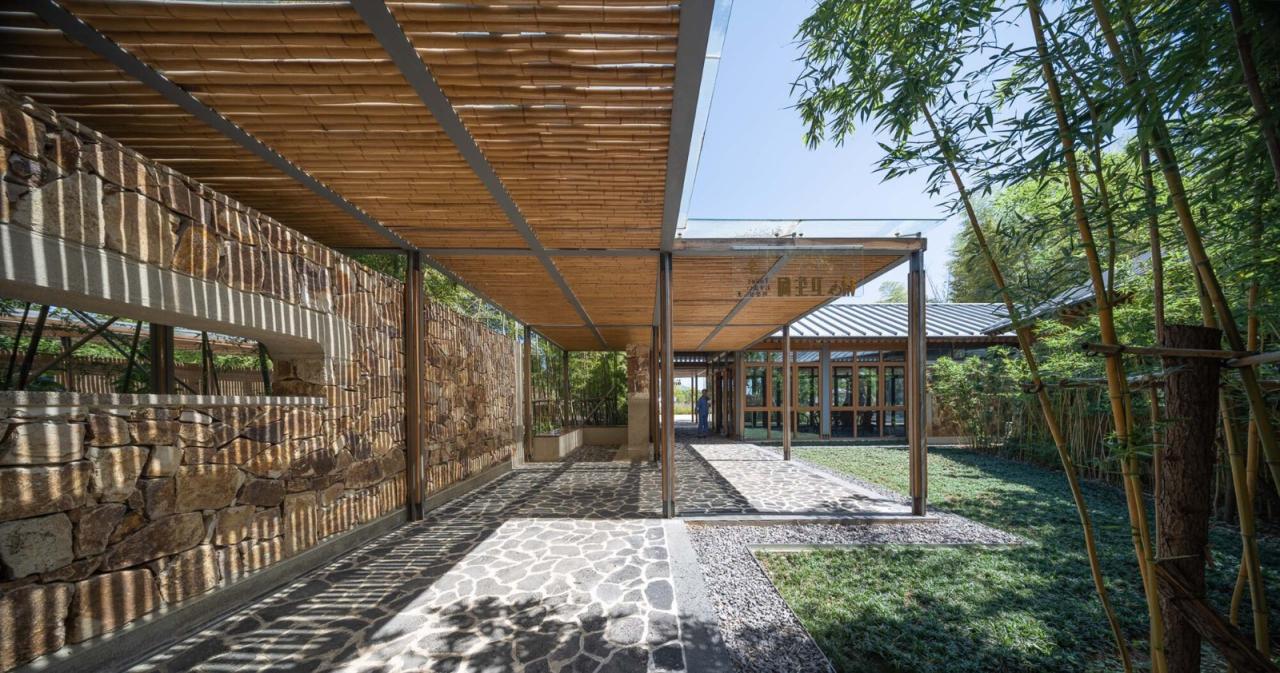 BIM建筑|南京汤山猿人洞游客驿站 / 东南大学建筑设计研究院建筑技术与艺术(ATA)工作室