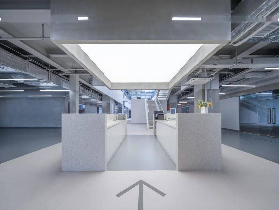 创邑MIX·罗秀路丨焕活新生，从“街角封闭旧盒子”到“绿色邻里会客厅” / 三益建筑