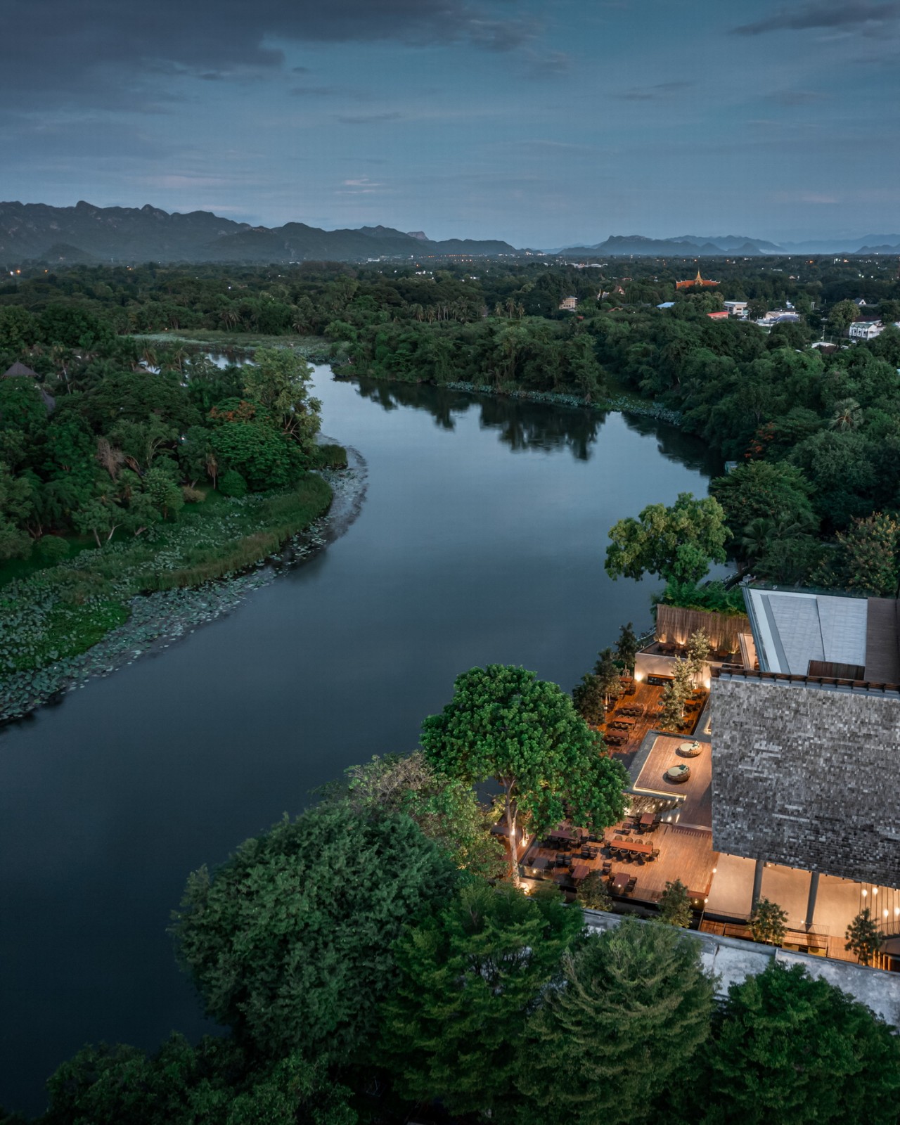 BIM建筑|超大规模泰式餐厅 Keereetara / IDIN Architects